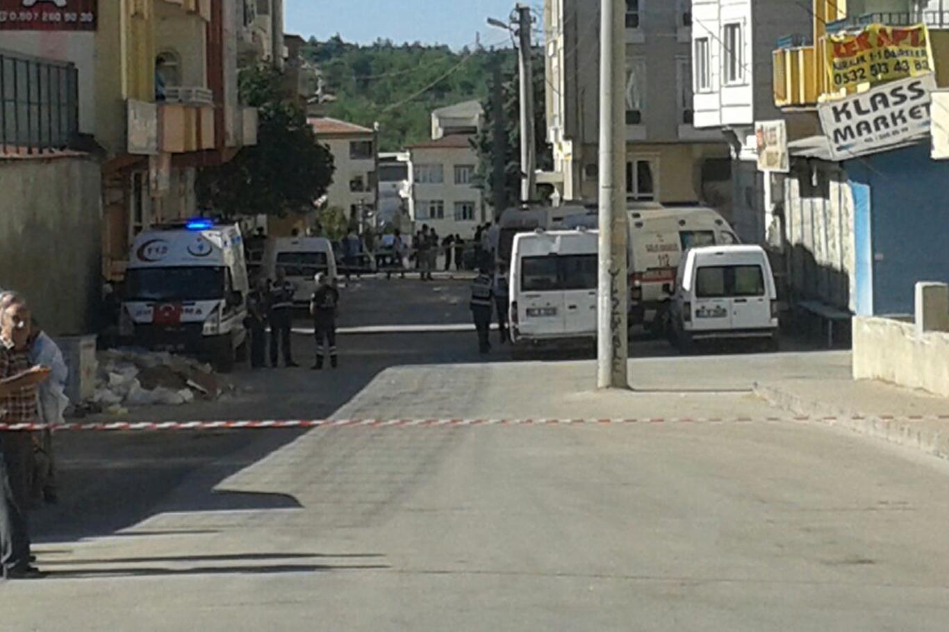 Gaziantep'teki patlamada 3 polis hayatını kaybetti Gaziantep'teki patlamada 3 polis hayatını kaybetti
